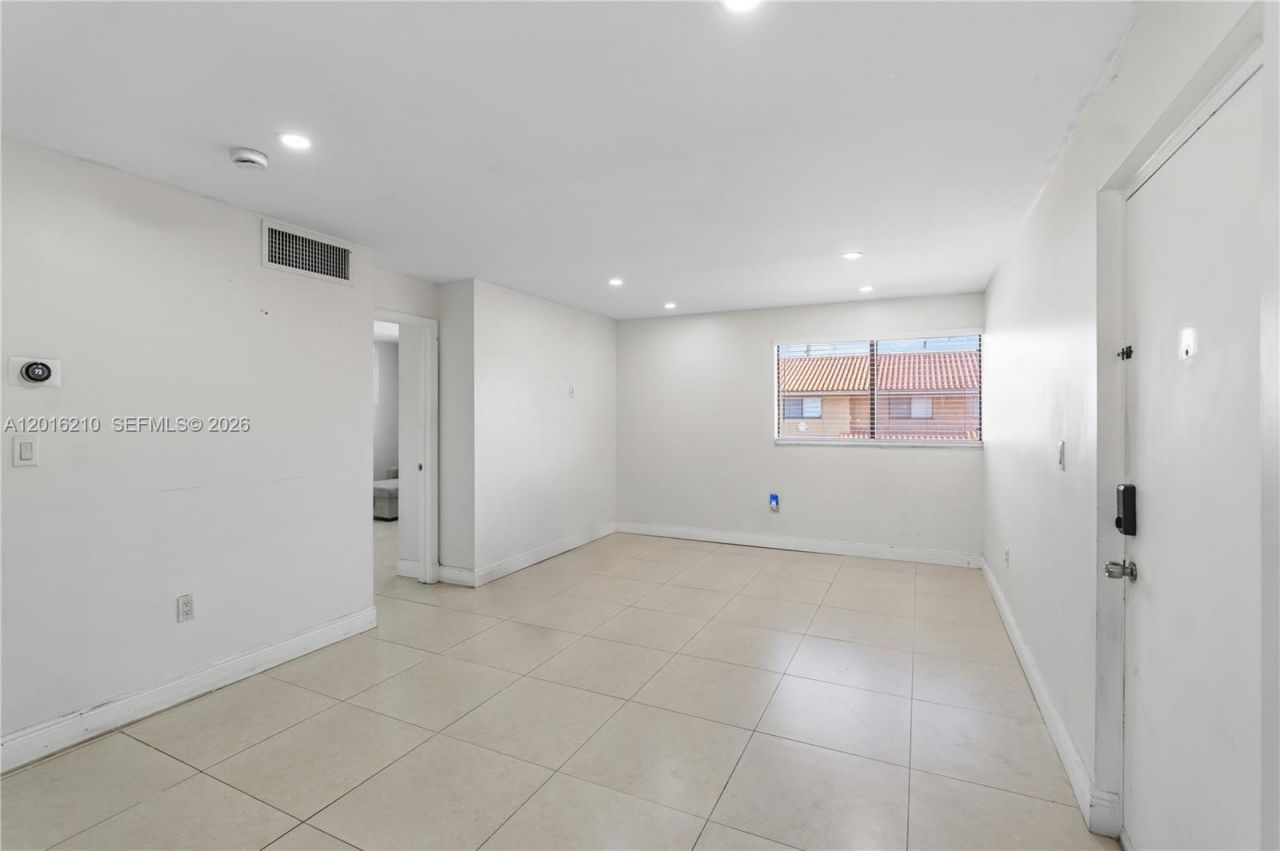 2735 W 60th Pl , Unit 204, Hialeah, FL 33016 Photo