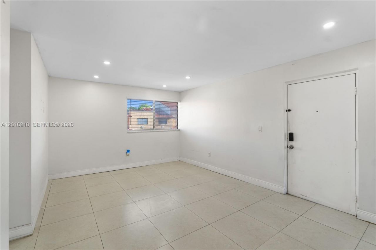 2735 W 60th Pl , Unit 204, Hialeah, FL 33016 Photo