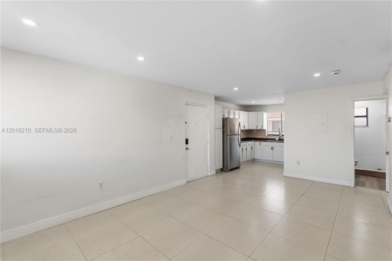 2735 W 60th Pl , Unit 204, Hialeah, FL 33016 Photo