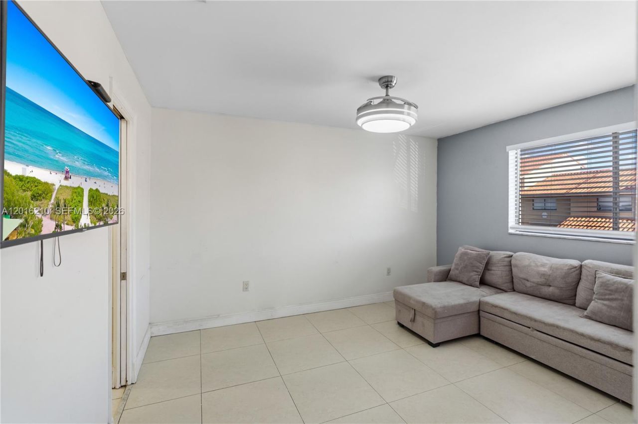 2735 W 60th Pl , Unit 204, Hialeah, FL 33016 Photo