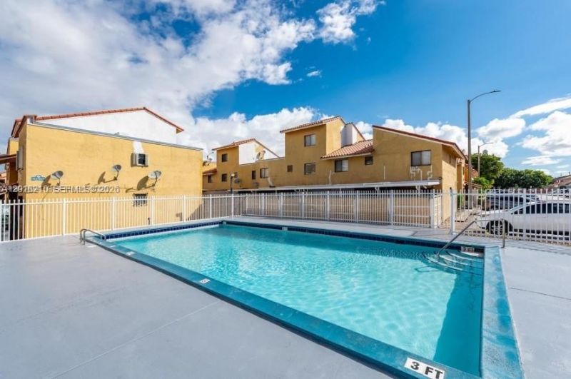 2735 W 60th Pl , Unit 204, Hialeah, FL 33016 Photo