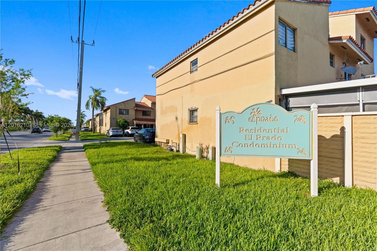 2735 W 60th Pl , Unit 204, Hialeah, FL 33016 Photo
