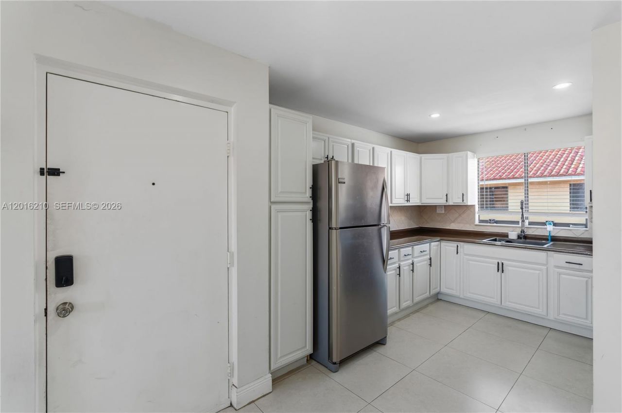 2735 W 60th Pl , Unit 204, Hialeah, FL 33016 Photo