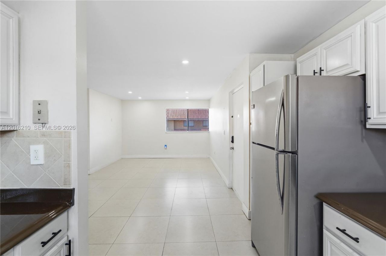 2735 W 60th Pl , Unit 204, Hialeah, FL 33016 Photo