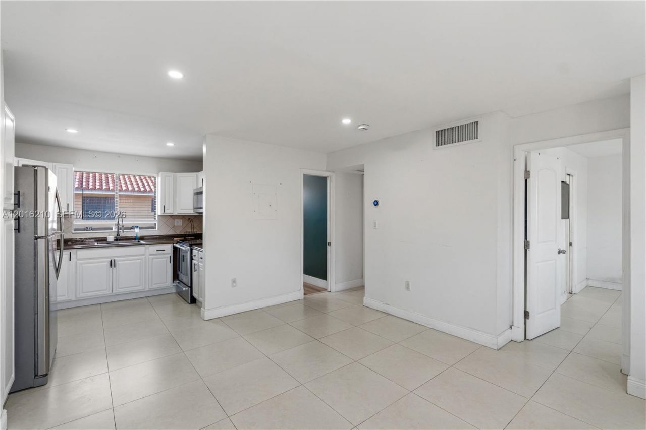 2735 W 60th Pl , Unit 204, Hialeah, FL 33016 Photo