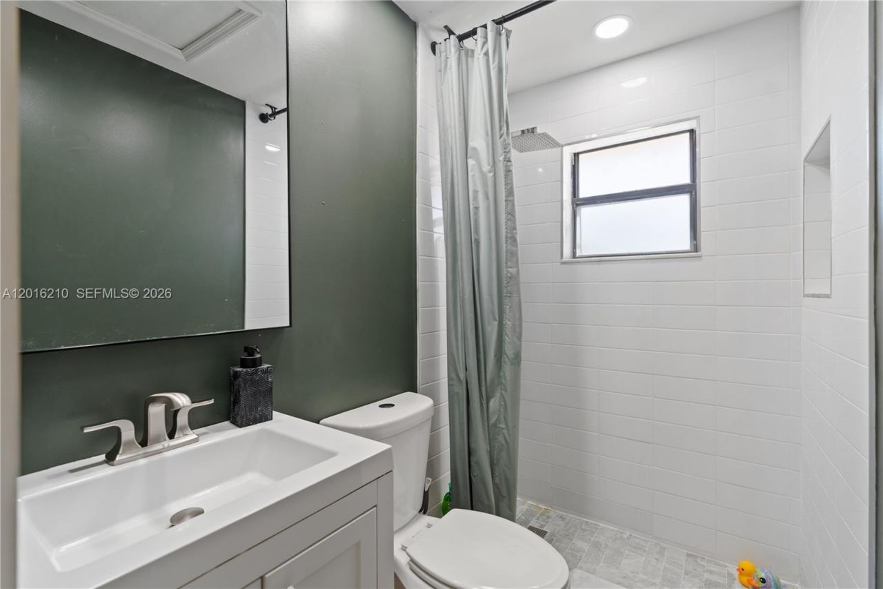 2735 W 60th Pl , Unit 204, Hialeah, FL 33016 Photo