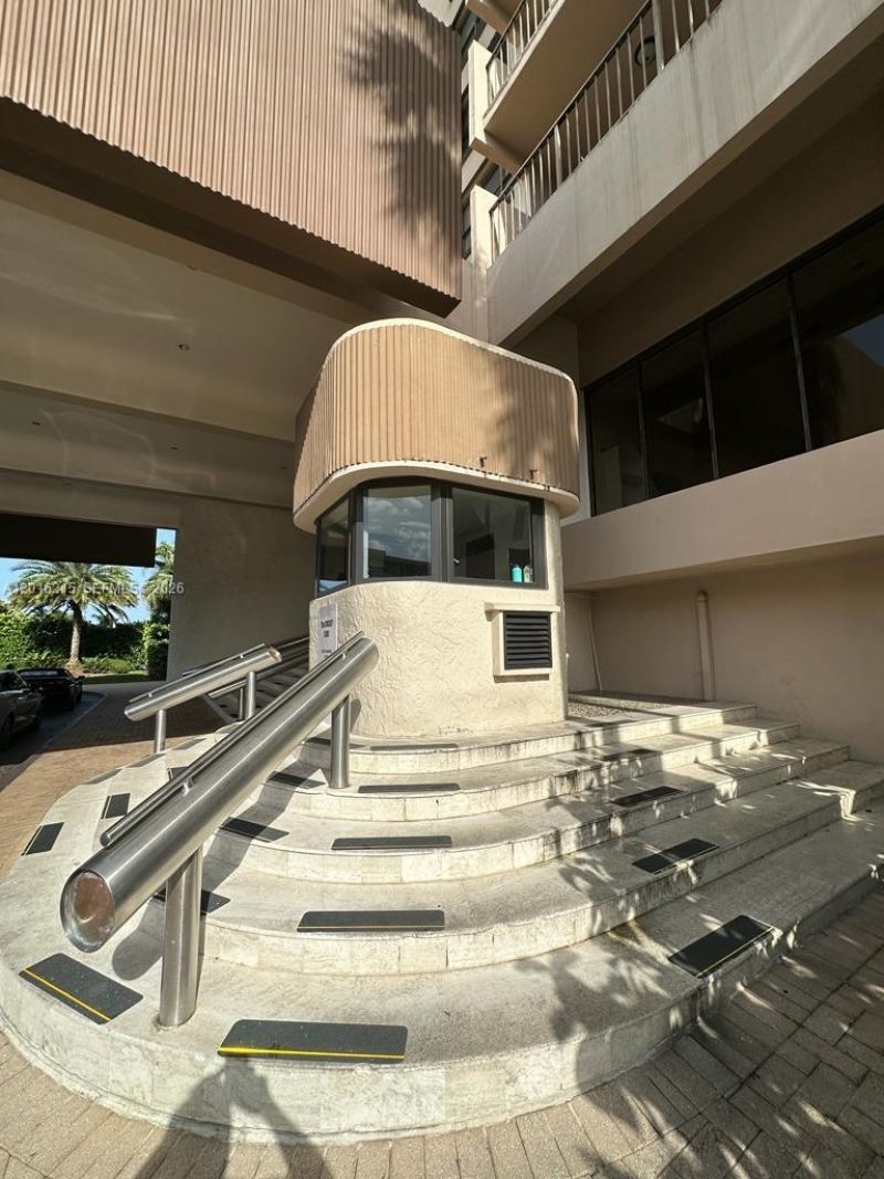 1800 NE 114th St , Unit 2305, Miami, FL 33181 Photo