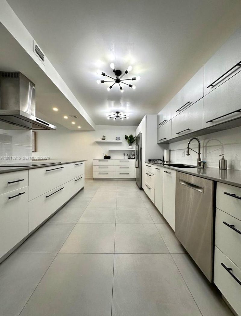 1800 NE 114th St , Unit 2305, Miami, FL 33181 Photo
