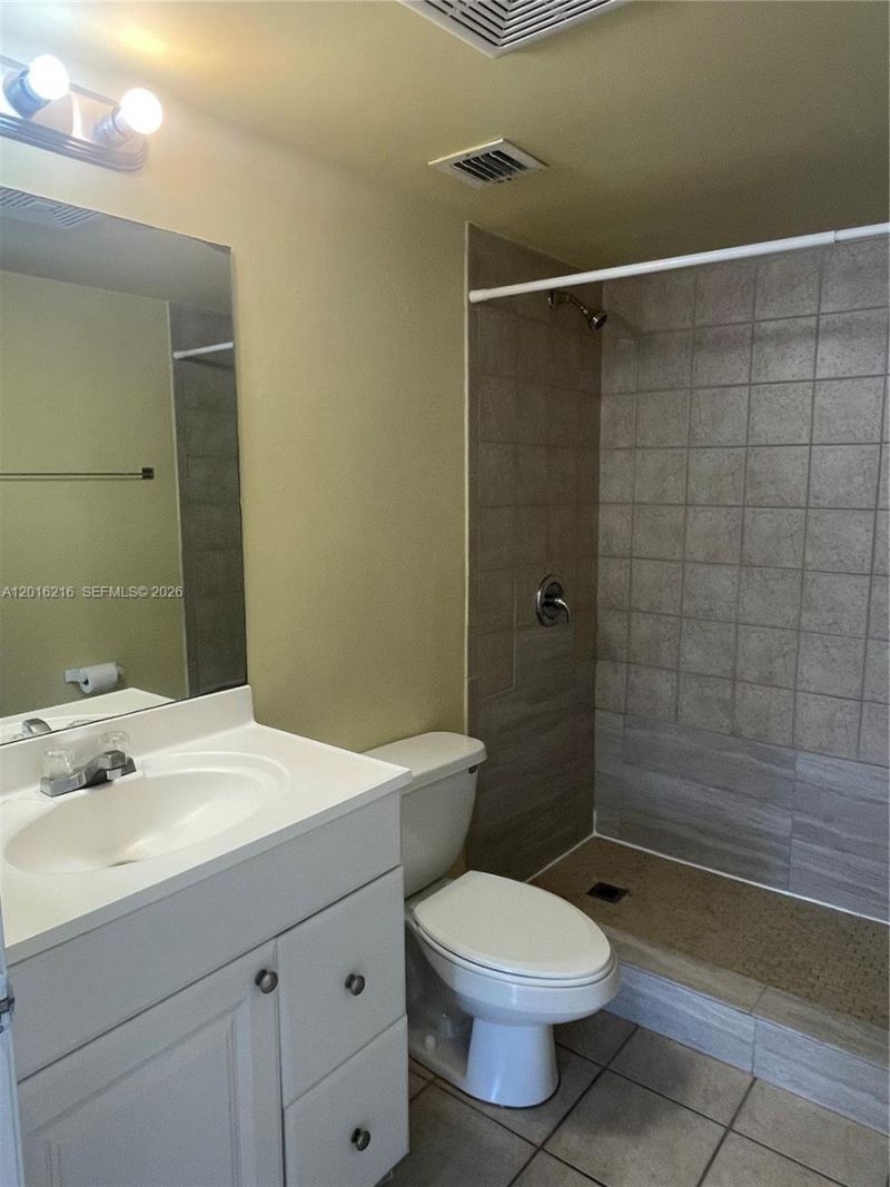 6255 Kendale Lakes Cir , Unit 116, Miami, FL 33183 Photo