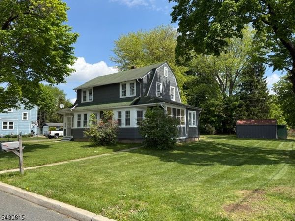 2 Chase Dr, Roxbury, NJ 07847
