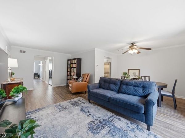 825 Riverside Ave, Lyndhurst, NJ 07071