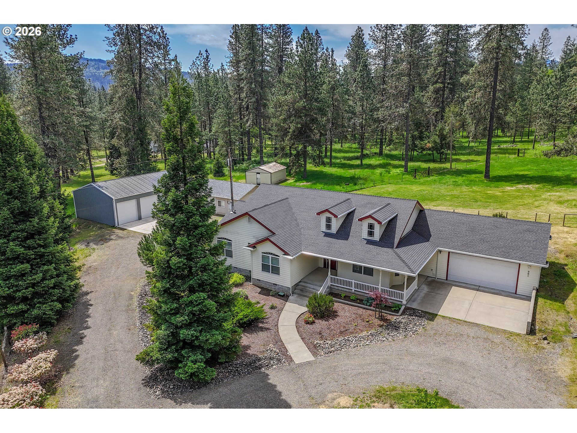 982 Doerner Rd, Roseburg, OR 97471 Main Photo