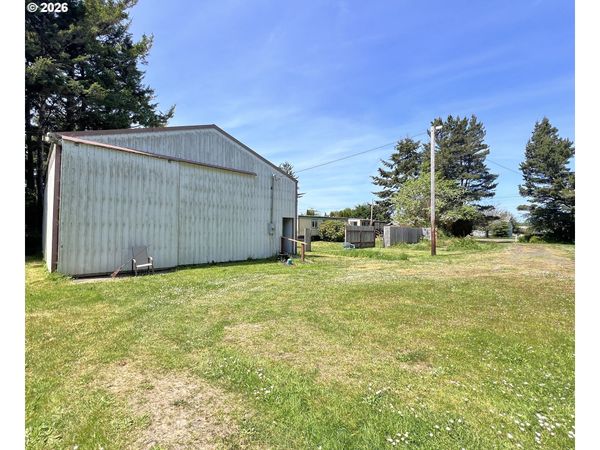 90884 HOLLYWOOD LN, Coos Bay, OR 97420