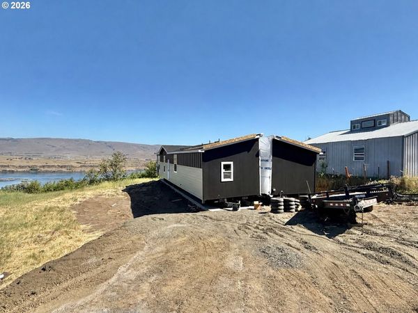 2743 E 9th St, The Dalles, OR 97058