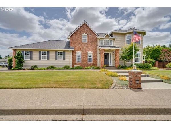 2145 NW CHRYSTAL DR, McMinnville, OR 97128