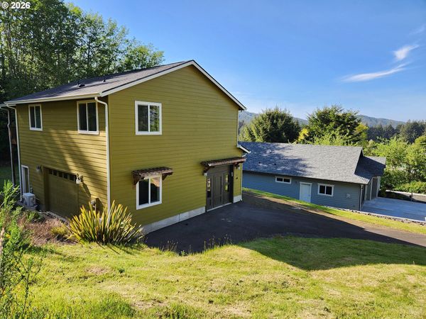 915 BELLEVUE DR, Reedsport, OR 97467