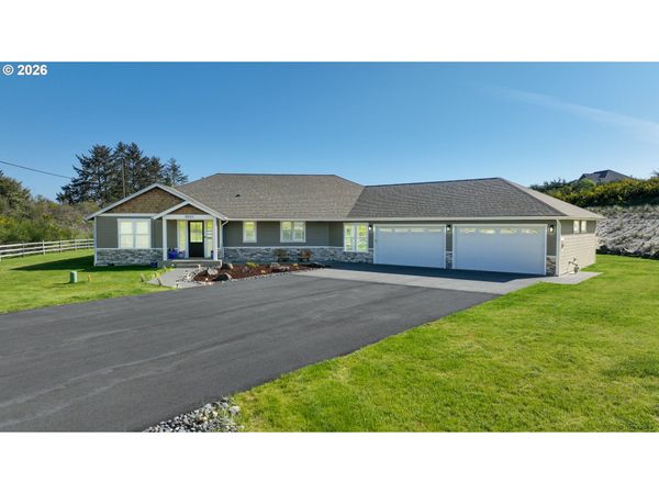 89120 ARROWHEAD RD, Warrenton, OR 97146