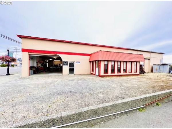 1805 SHERMAN AVE, North Bend, OR 97459