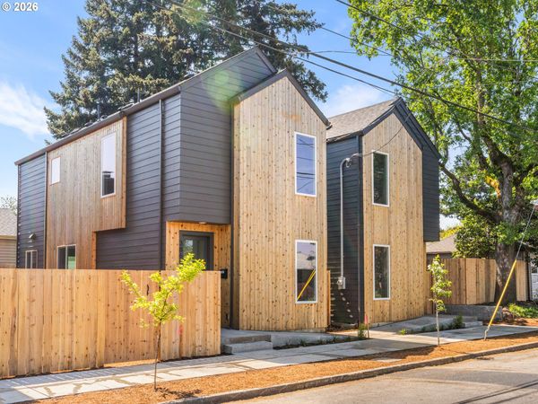 3864 NE Alberta CT, Portland, OR 97211