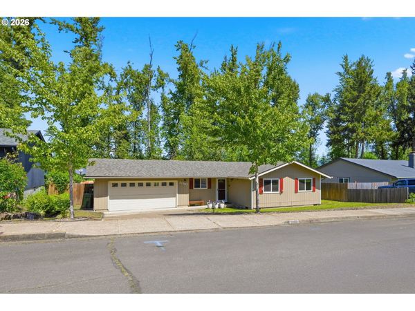 2080 W HARRISON AVE, Cottage Grove, OR 97424