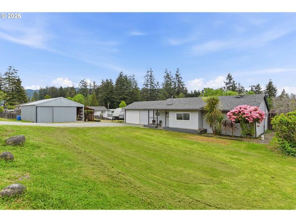 1820 E CEDAR ST, Myrtle Point, OR 97458