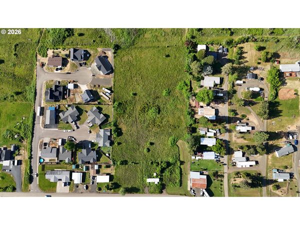 2548 LANDERS AVE, Roseburg, OR 97471