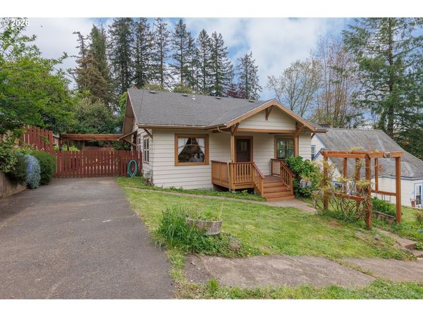 565 SE 4TH ST, Toledo, OR 97391