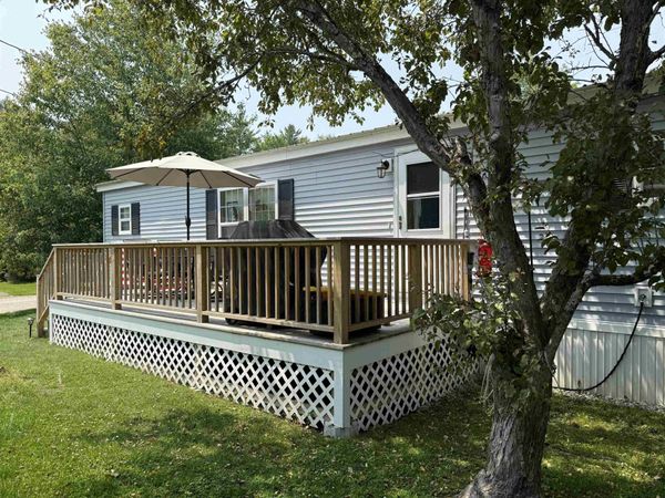 8 Sir Lancelot Drive, Exeter, NH 03833