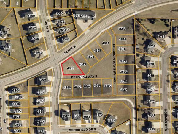4889 Decorah Way S, Fargo, ND 58047