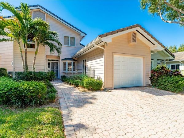 120 Chinaberry Lane , Unit 15, Vero Beach, FL 32963
