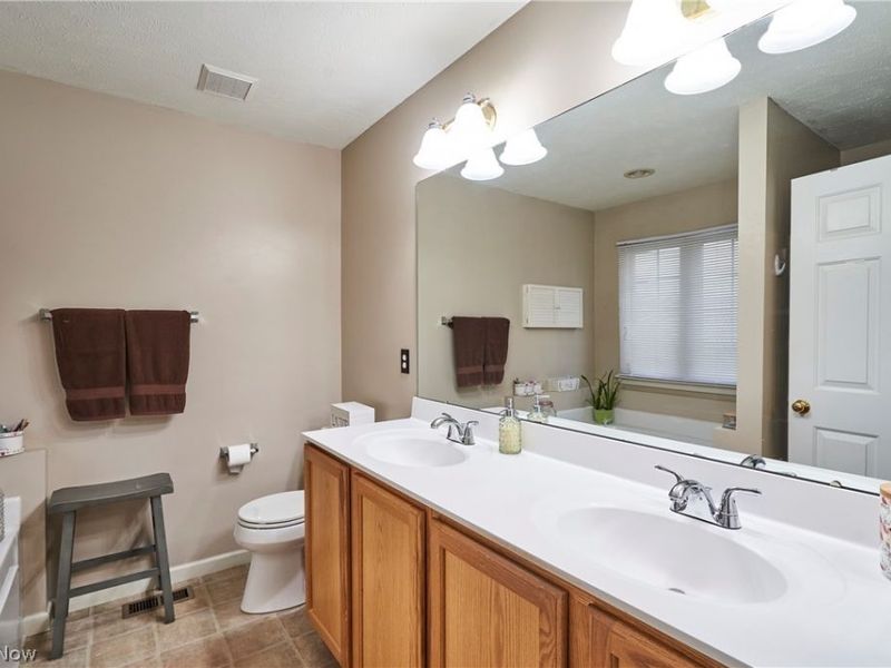 572 Colonial Drive, Painesville, OH 44077 Photo 13
