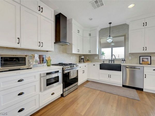 2700 Rue Montpellier Avenue, Henderson, NV 89044