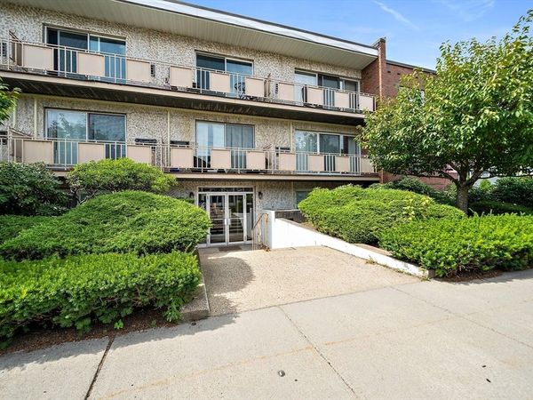 383 Langley Road, Unit 11, Newton, MA 02459