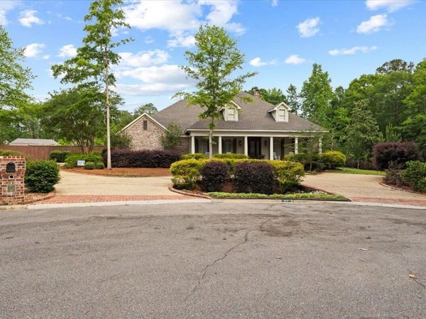 107 Natalie Ln., Hattiesburg, MS 39402