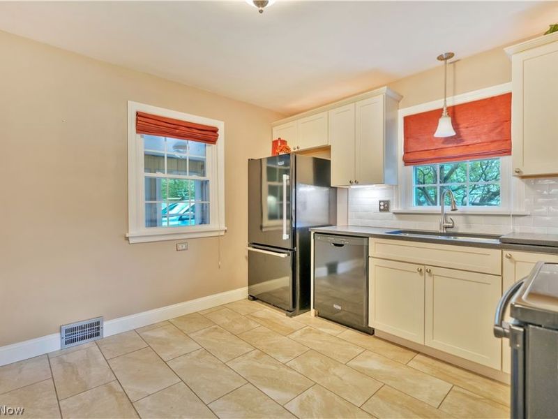 3239 Market Avenue N, Canton, OH 44714 Photo 9