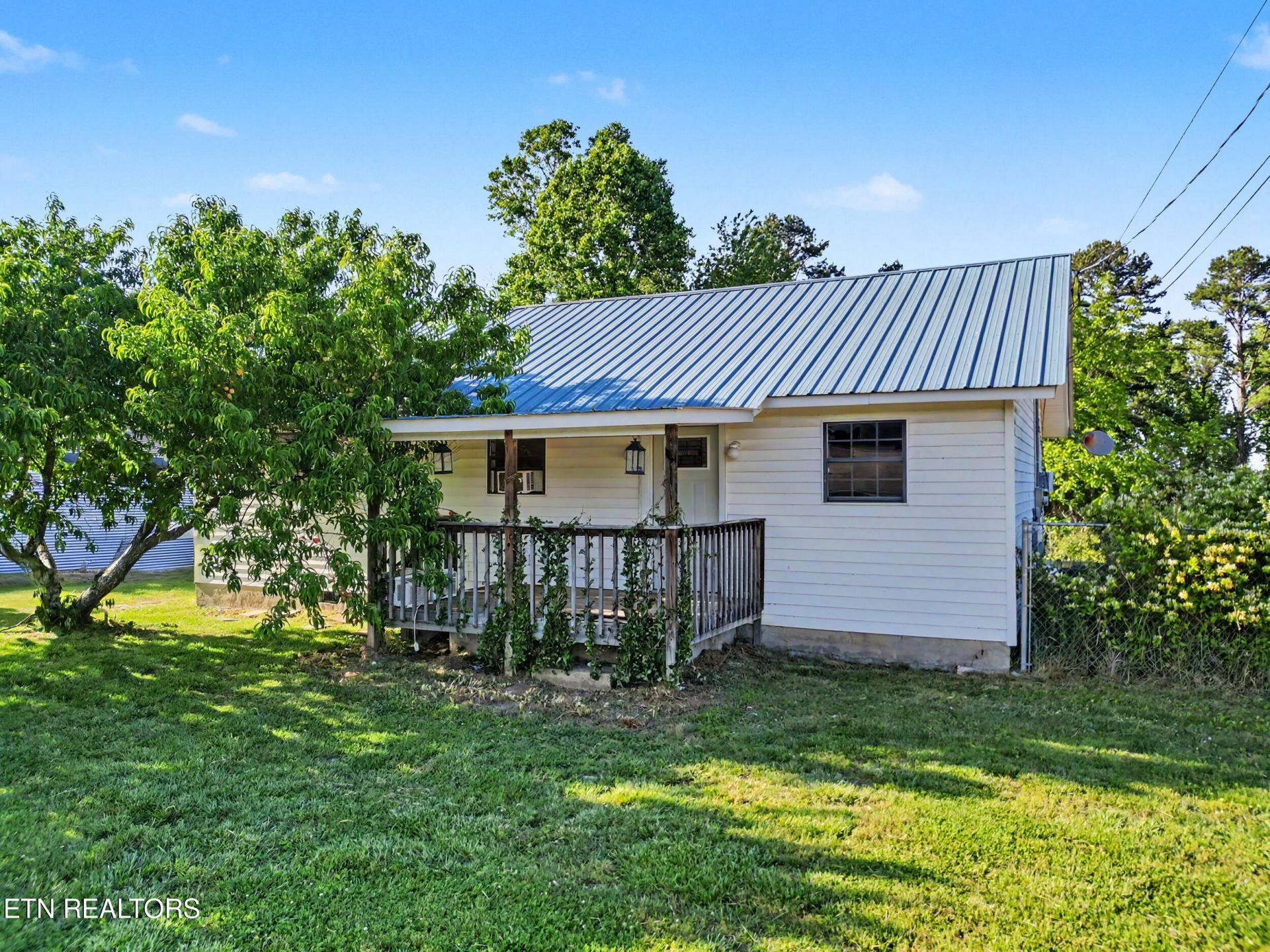 2146 Snodgrass Rd, New Tazewell, TN 37825 Main Photo