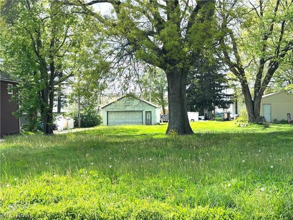 233 S Vine Street , Columbiana, OH 44408