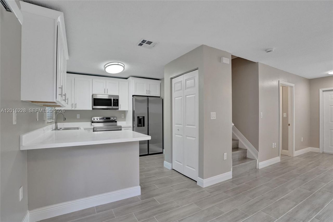 17043 NW 22nd St, Pembroke Pines, FL 33028 Photo