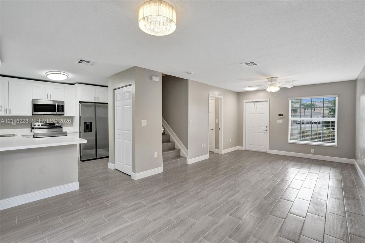 17043 NW 22nd St, Pembroke Pines, FL 33028 Photo