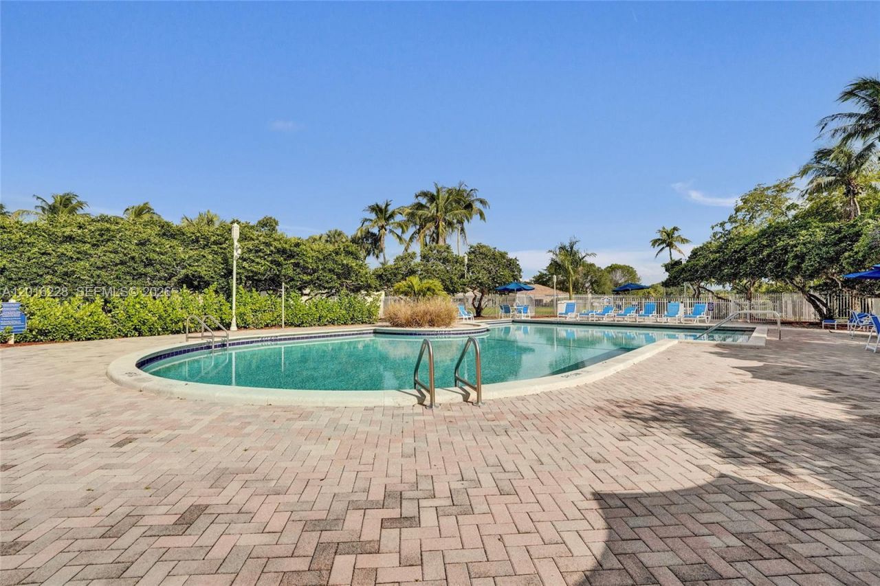 17043 NW 22nd St, Pembroke Pines, FL 33028 Photo