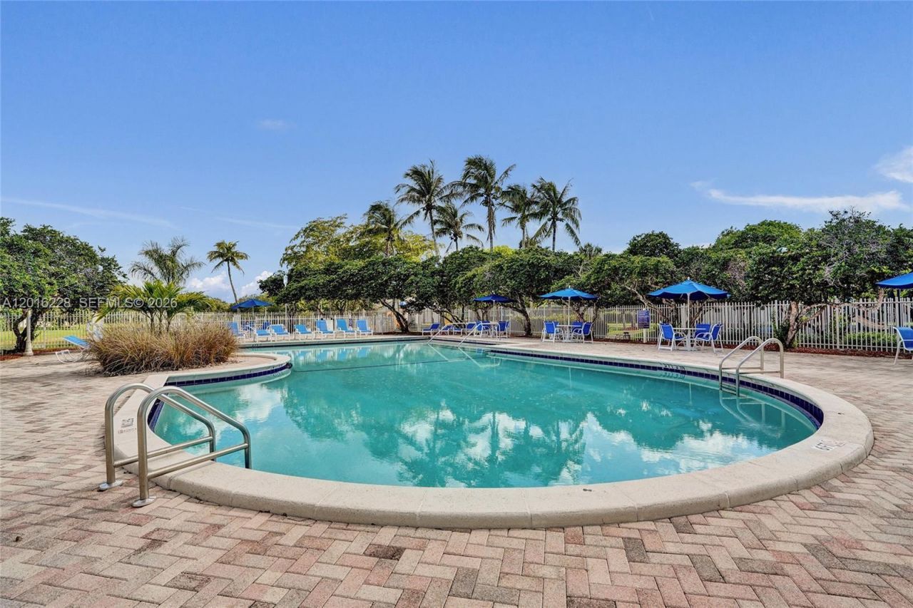 17043 NW 22nd St, Pembroke Pines, FL 33028 Photo