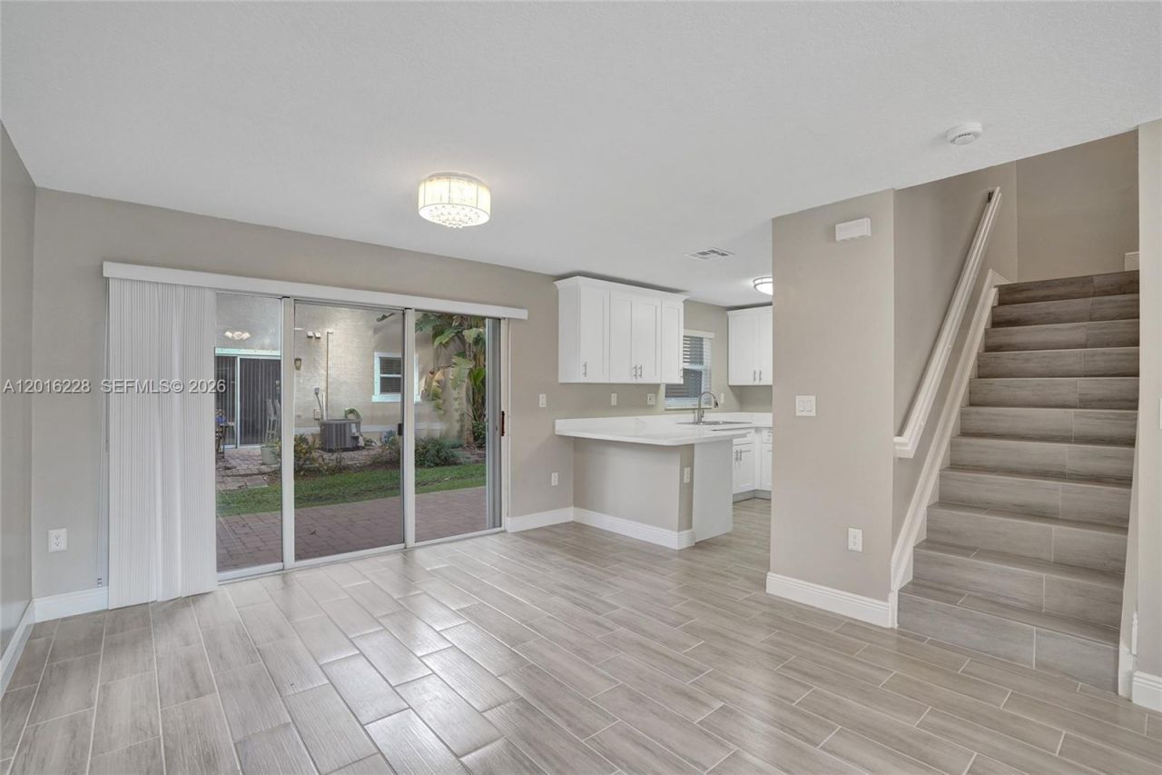 17043 NW 22nd St, Pembroke Pines, FL 33028 Photo