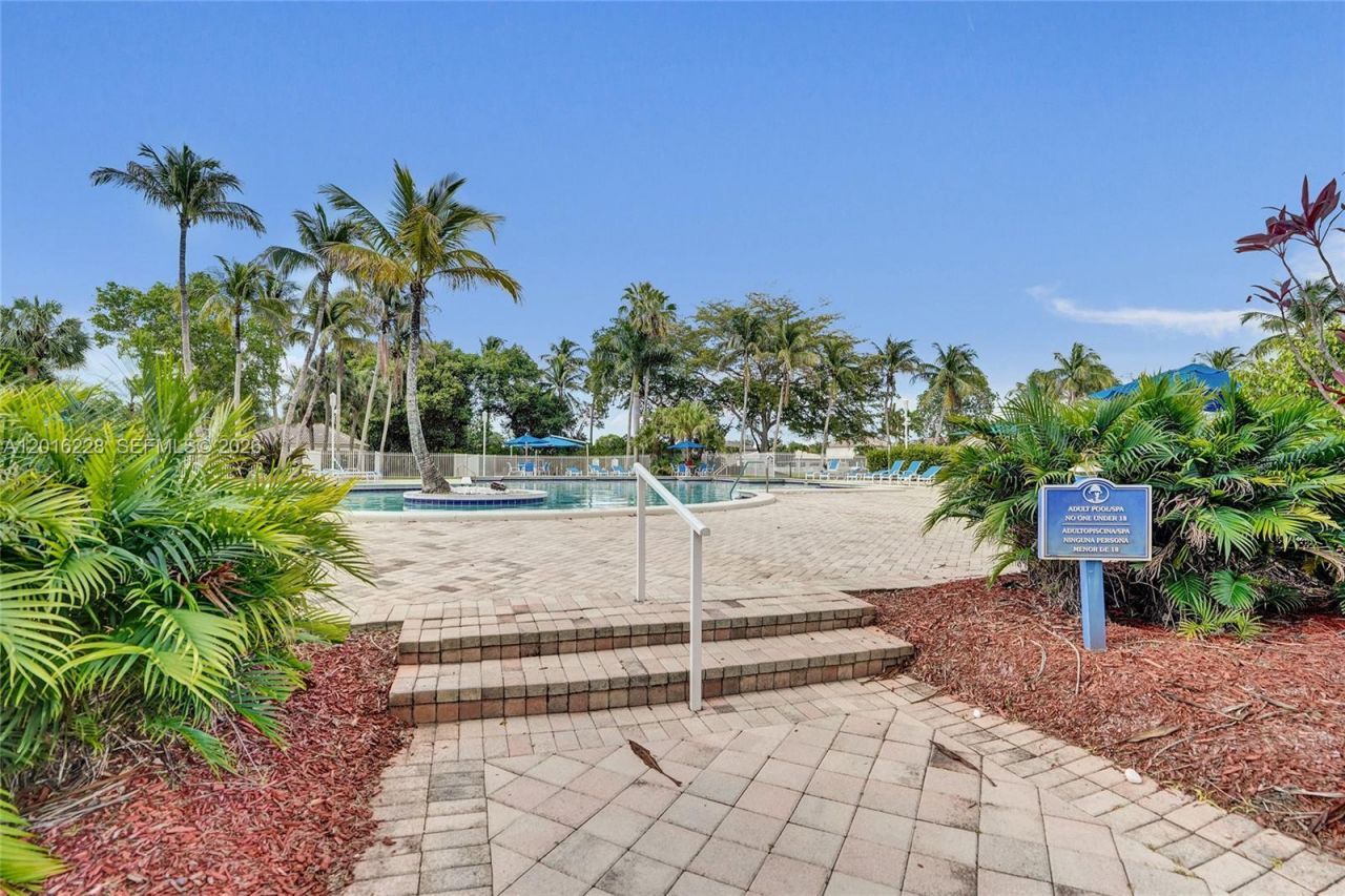 17043 NW 22nd St, Pembroke Pines, FL 33028 Photo