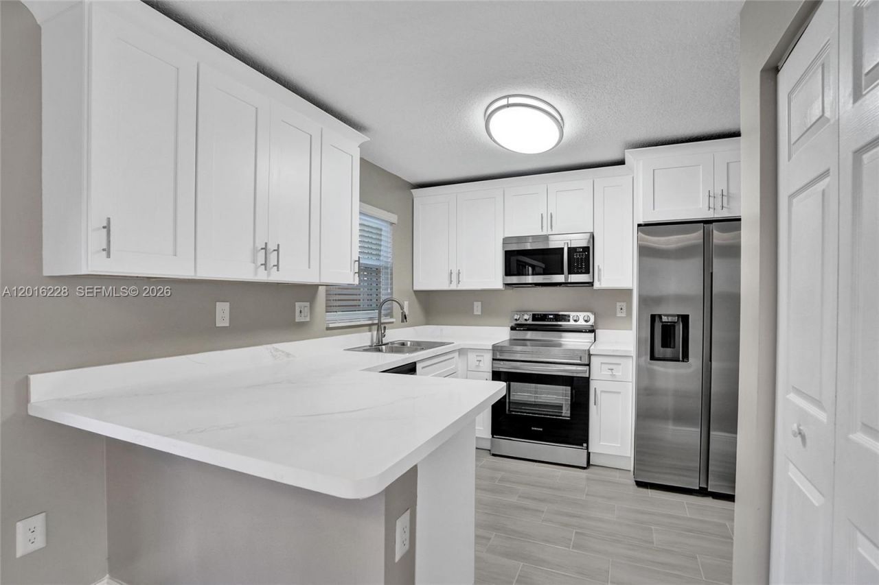 17043 NW 22nd St, Pembroke Pines, FL 33028 Photo