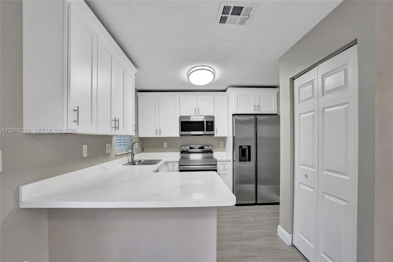 17043 NW 22nd St, Pembroke Pines, FL 33028 Photo
