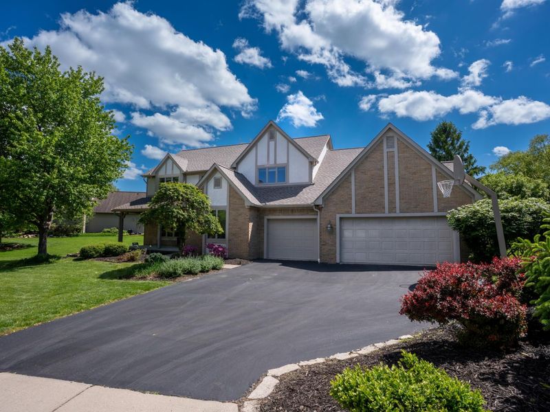 6157 Inverurie Drive E, Dublin, OH 43017 Photo 2