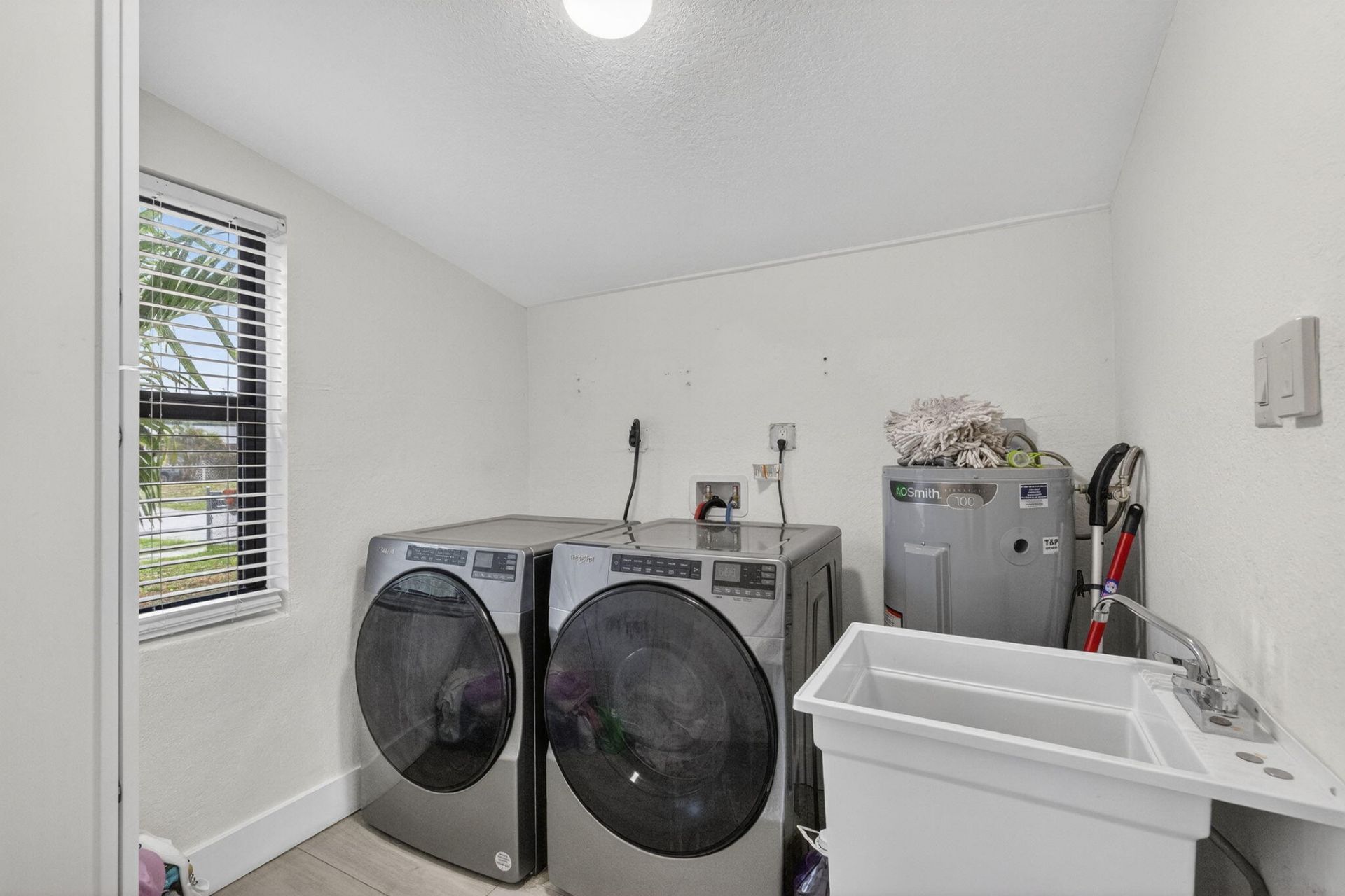 830 NE 59th Court, Oakland Park, FL 33334 Photo