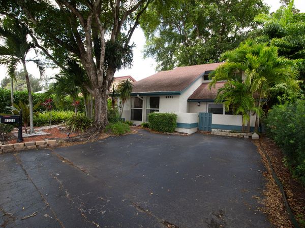 8321 SW 39th Court, Davie, FL 33328