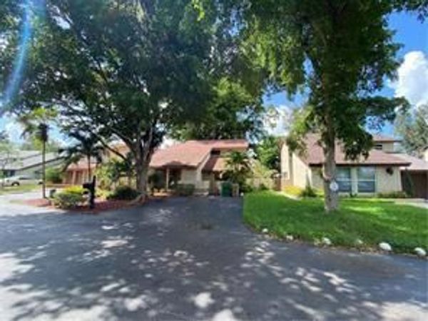 8321 SW 39th Court, Davie, FL 33328
