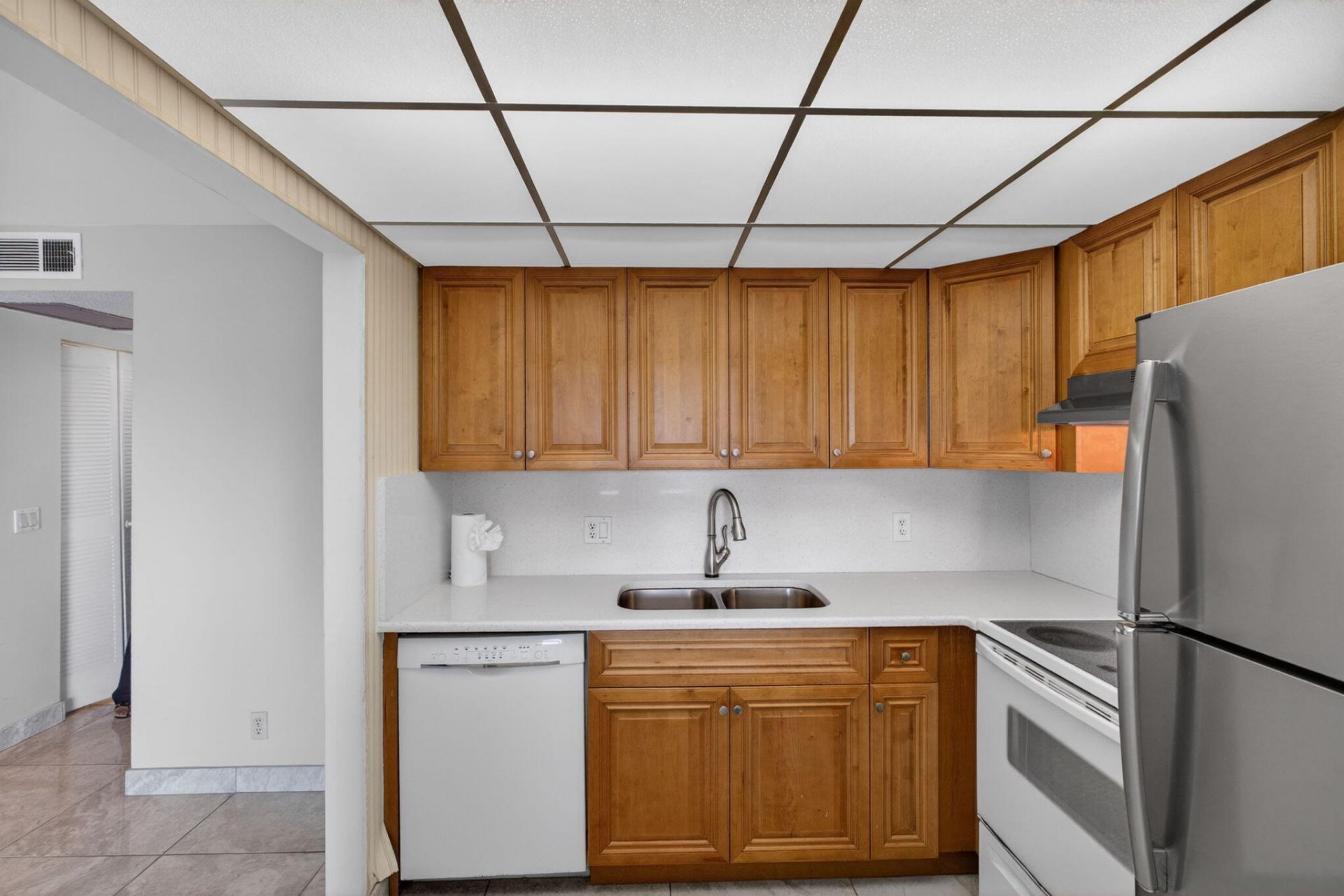 300 S Village Green Cir Circle S, Unit 420, Palm Springs, FL 33461 Photo